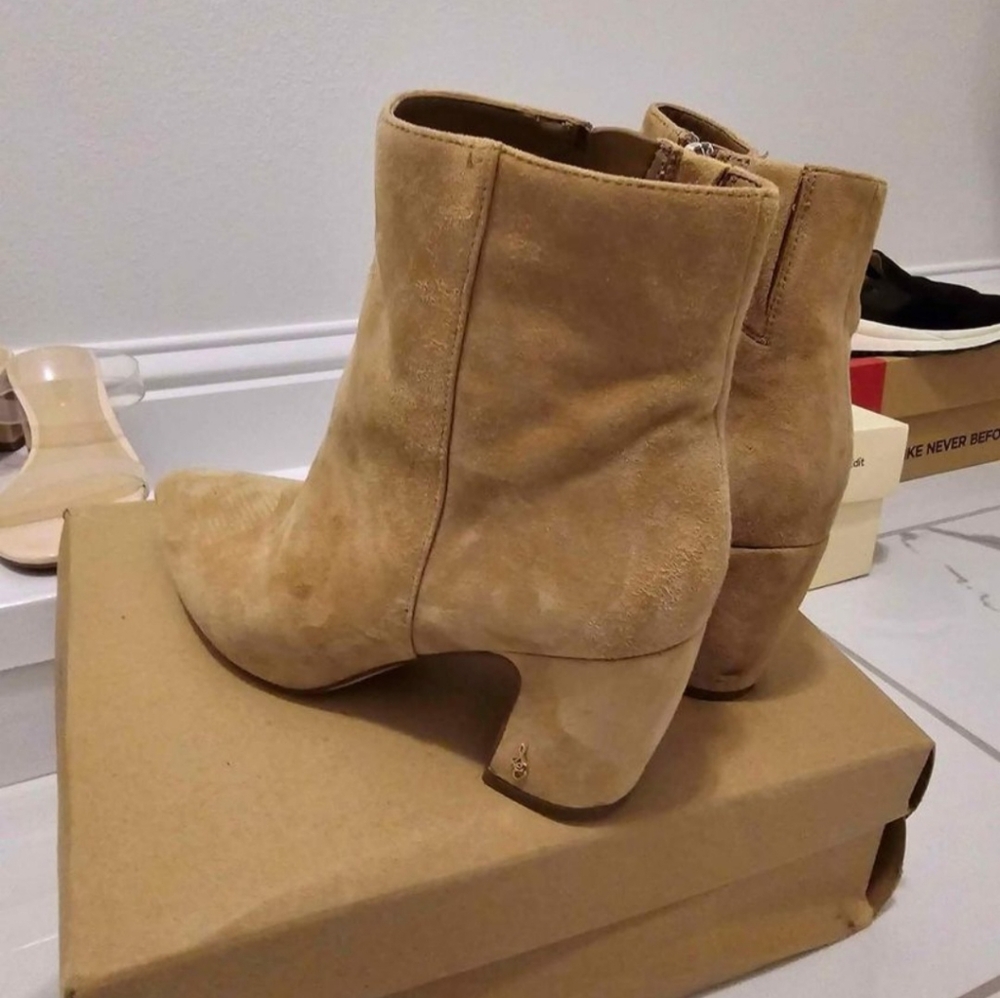 Boots - Picture 2 of 5